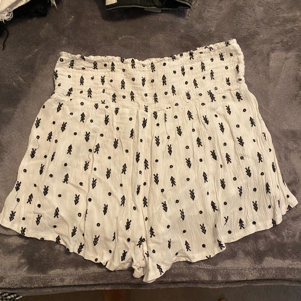 Flowy patterned shorts - Picture 2 of 3